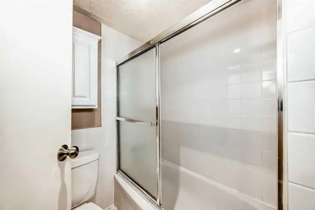 2037/2039 30 Street SW