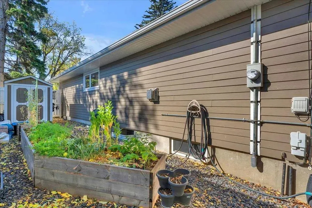 74 Walnut Drive SW