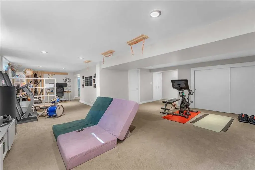 74 Walnut Drive SW