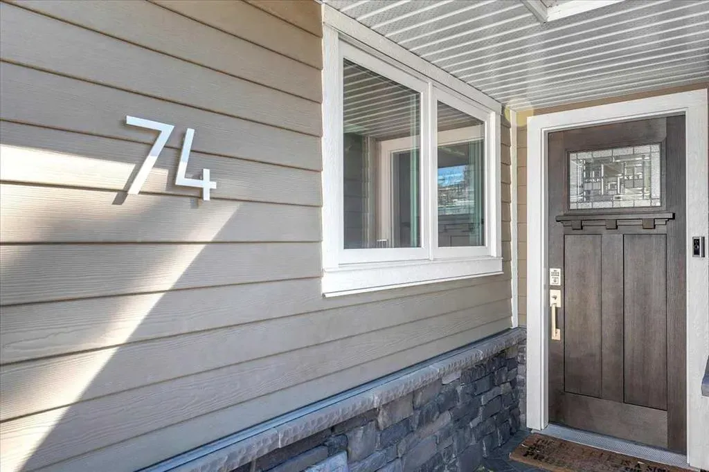74 Walnut Drive SW