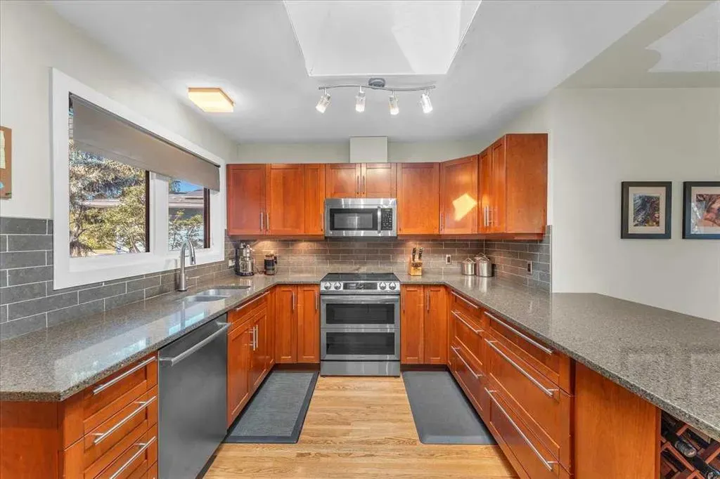 74 Walnut Drive SW