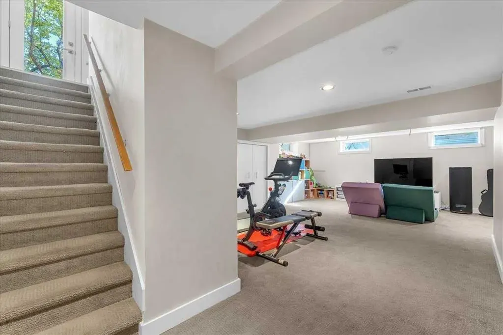 74 Walnut Drive SW