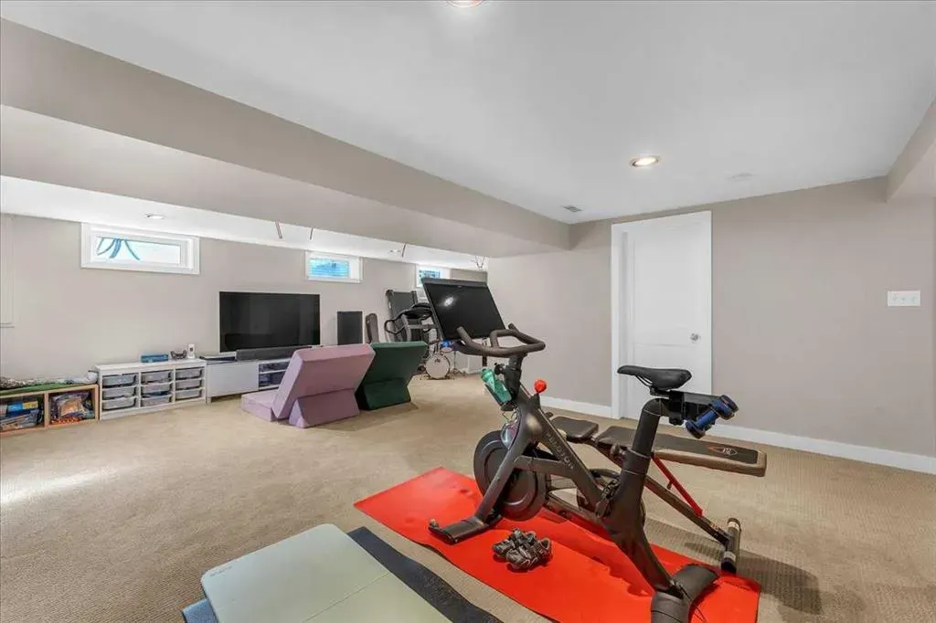 74 Walnut Drive SW