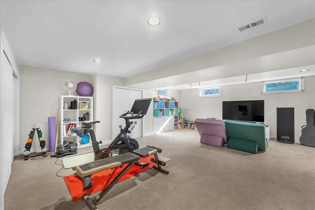 74 Walnut Drive SW