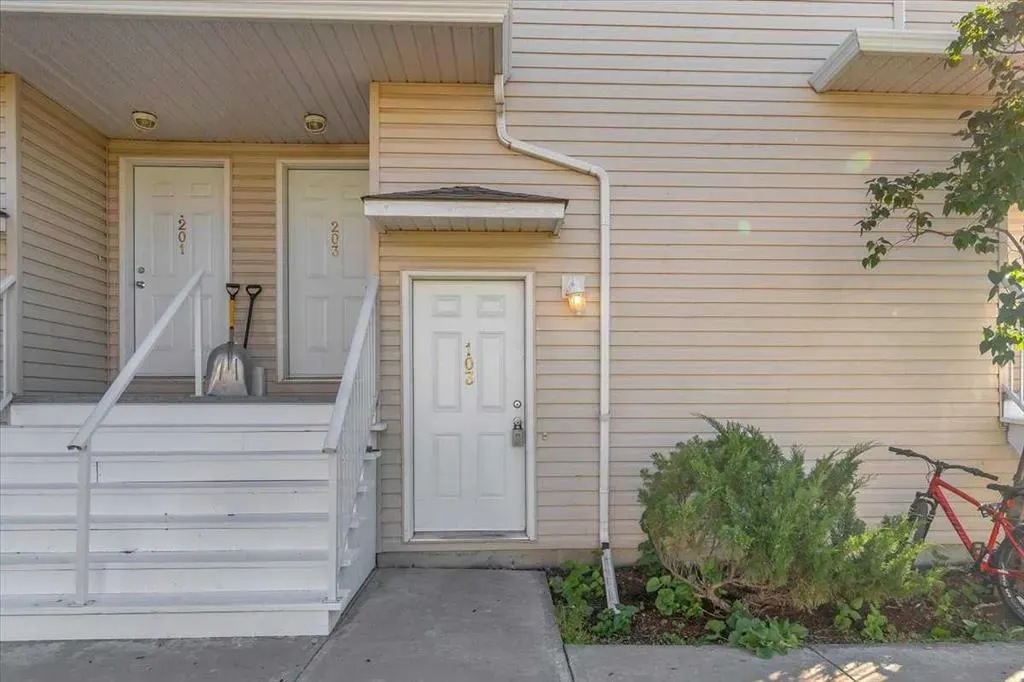 605 19 Street SE, #103