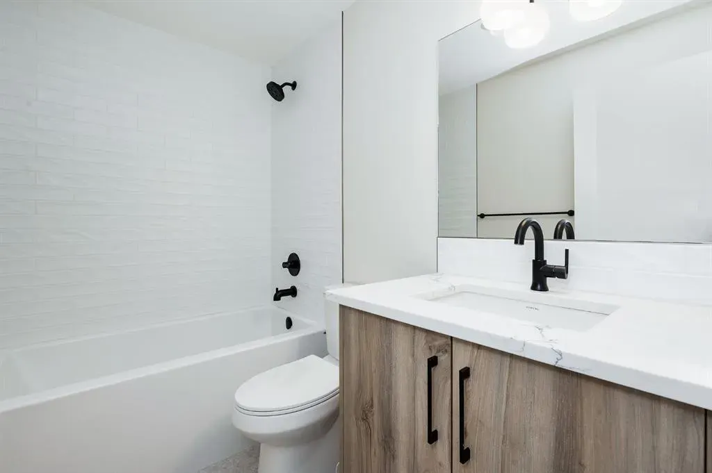 102 West Glen Crescent SW