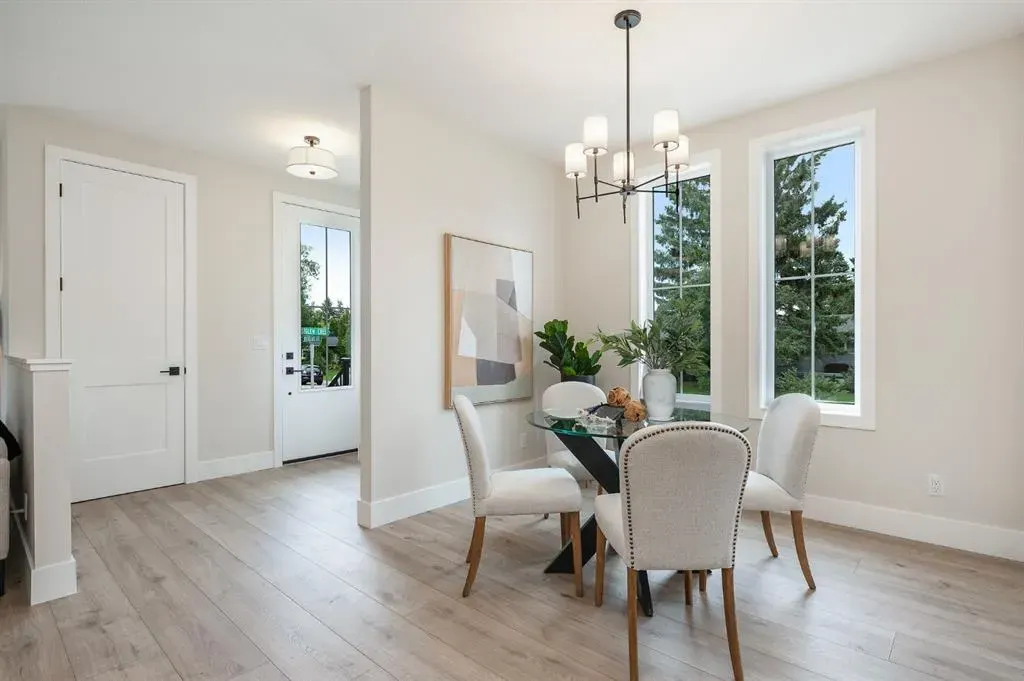 102 West Glen Crescent SW