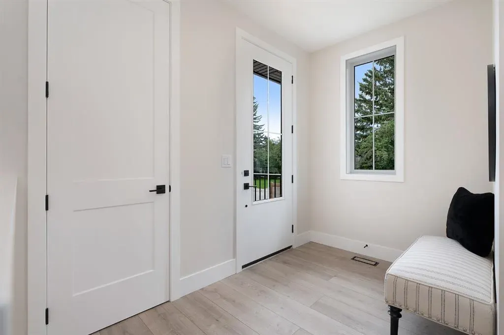 102 West Glen Crescent SW