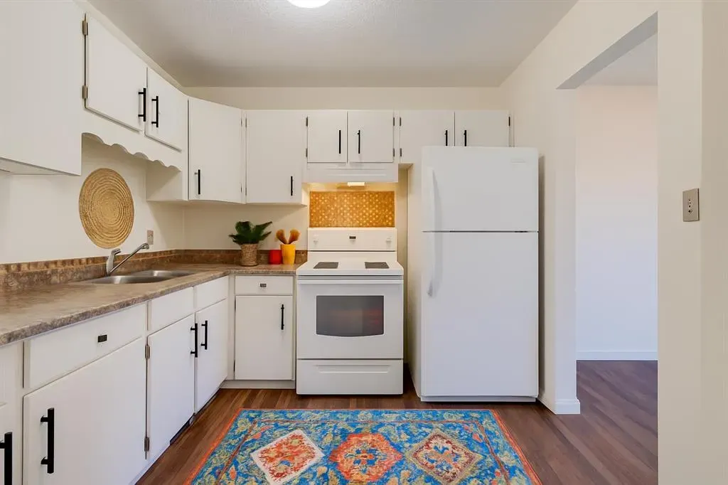 2220 7 Avenue NW, #4