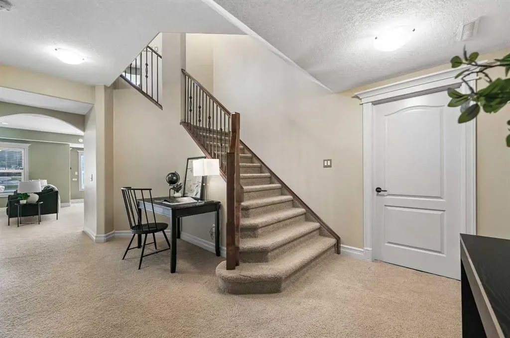 147 Coopers Hill SW