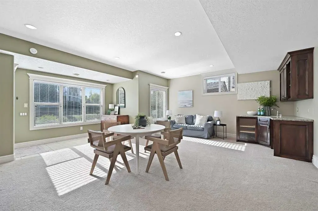 147 Coopers Hill SW
