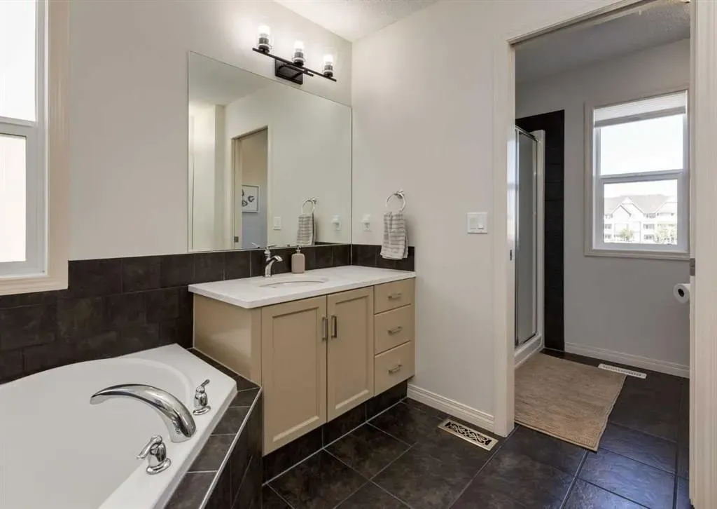 24 Silverado Saddle Court SW