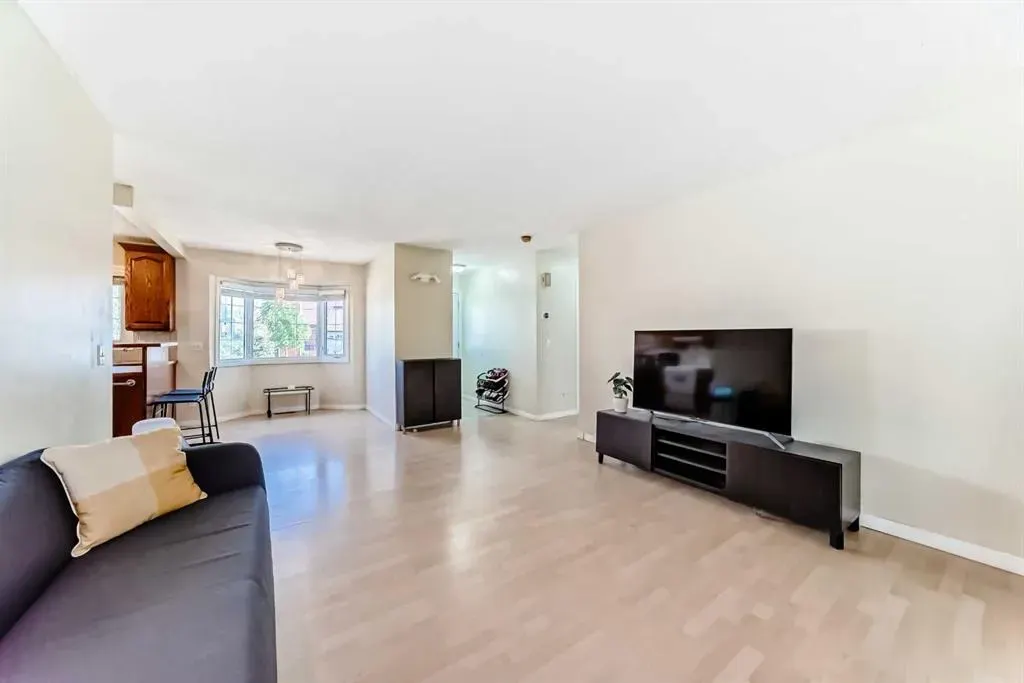 31 Castleglen Crescent NE