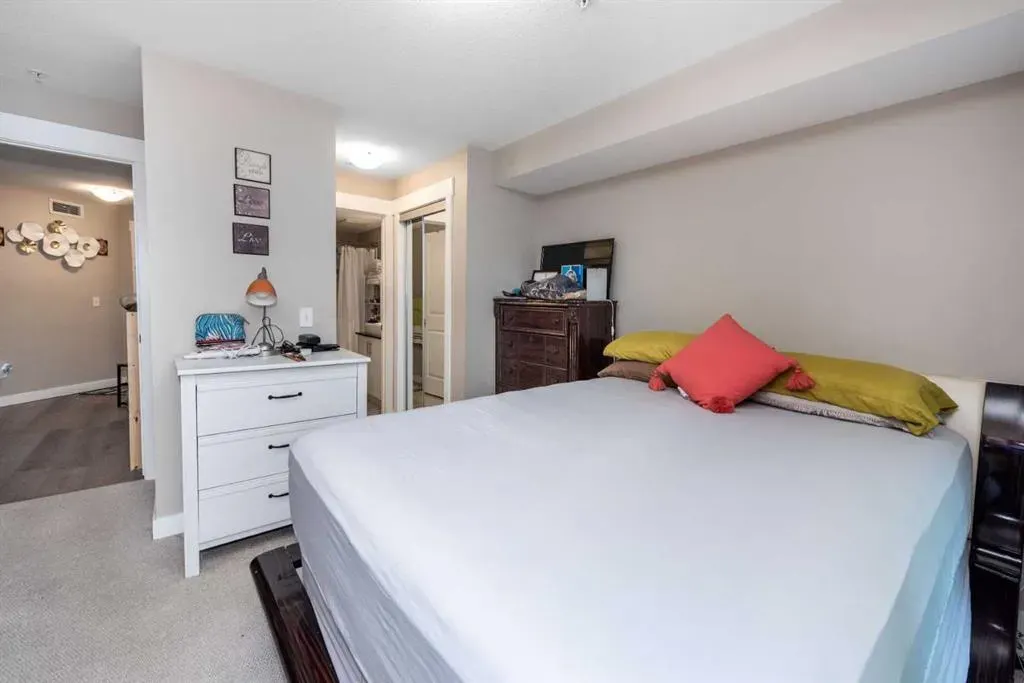 240 SKYVIEW RANC Road NE, #3102
