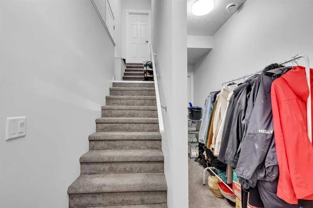 21 Lucas Rise NW