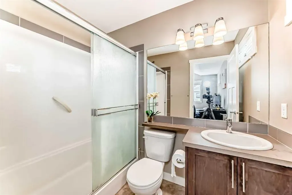 824 Skyview Ranch Grove NE