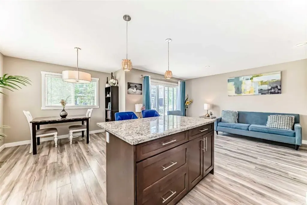824 Skyview Ranch Grove NE