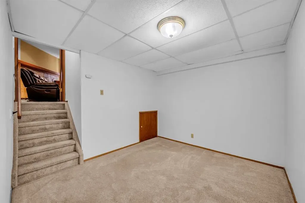 124 Whiteram Close NE