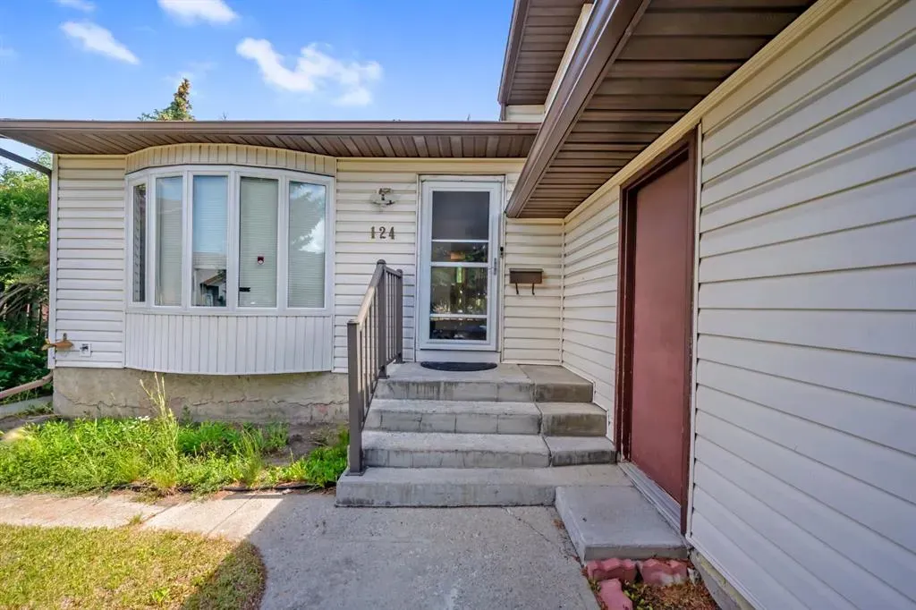 124 Whiteram Close NE