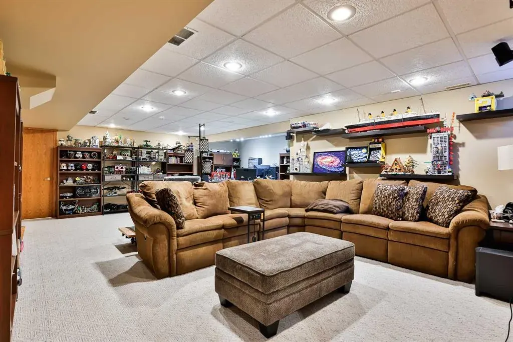 209 Coachwood Point W