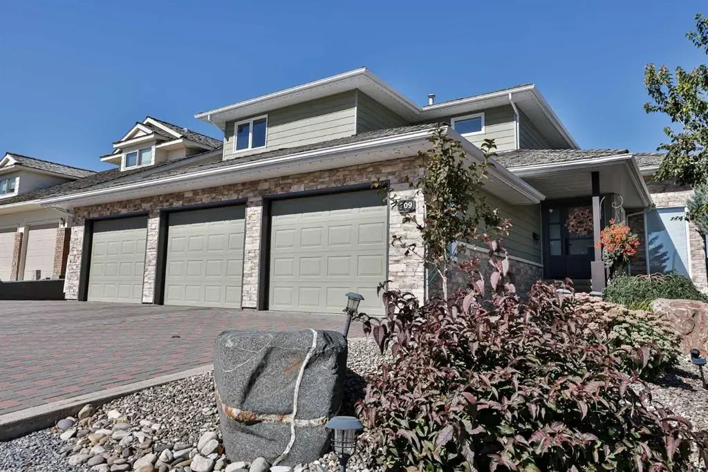 209 Coachwood Point W