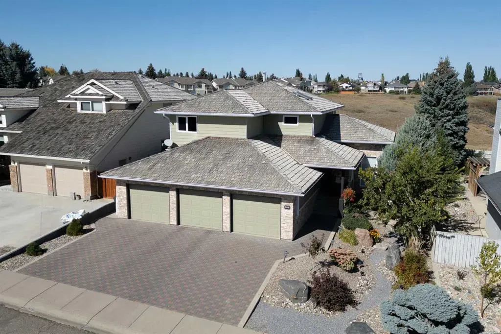 209 Coachwood Point W