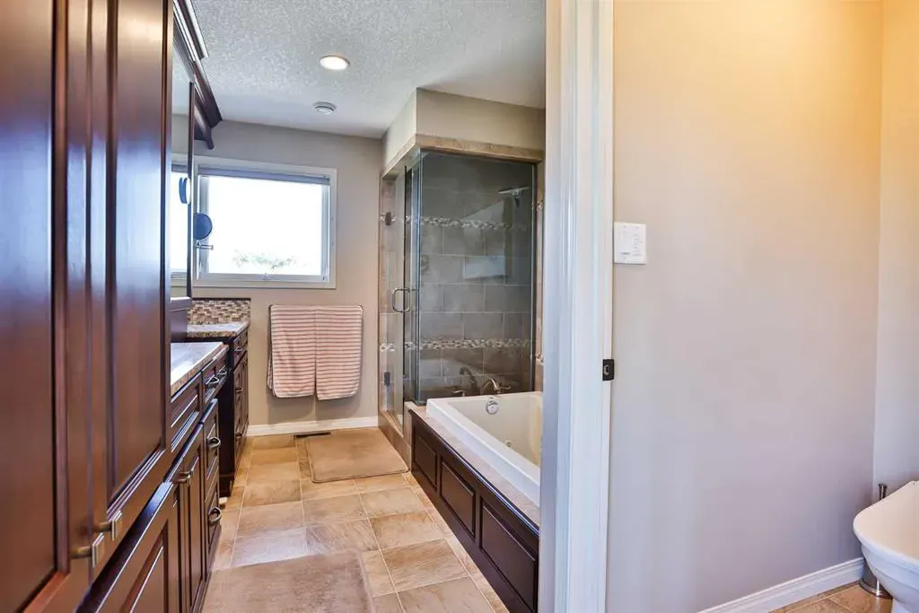 209 Coachwood Point W