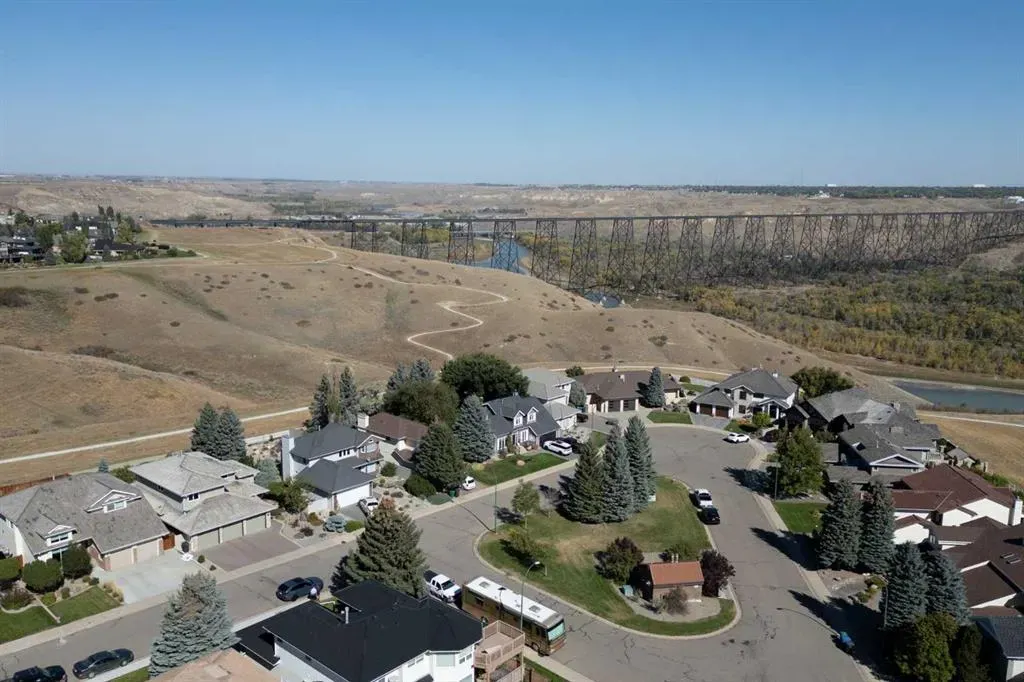 209 Coachwood Point W