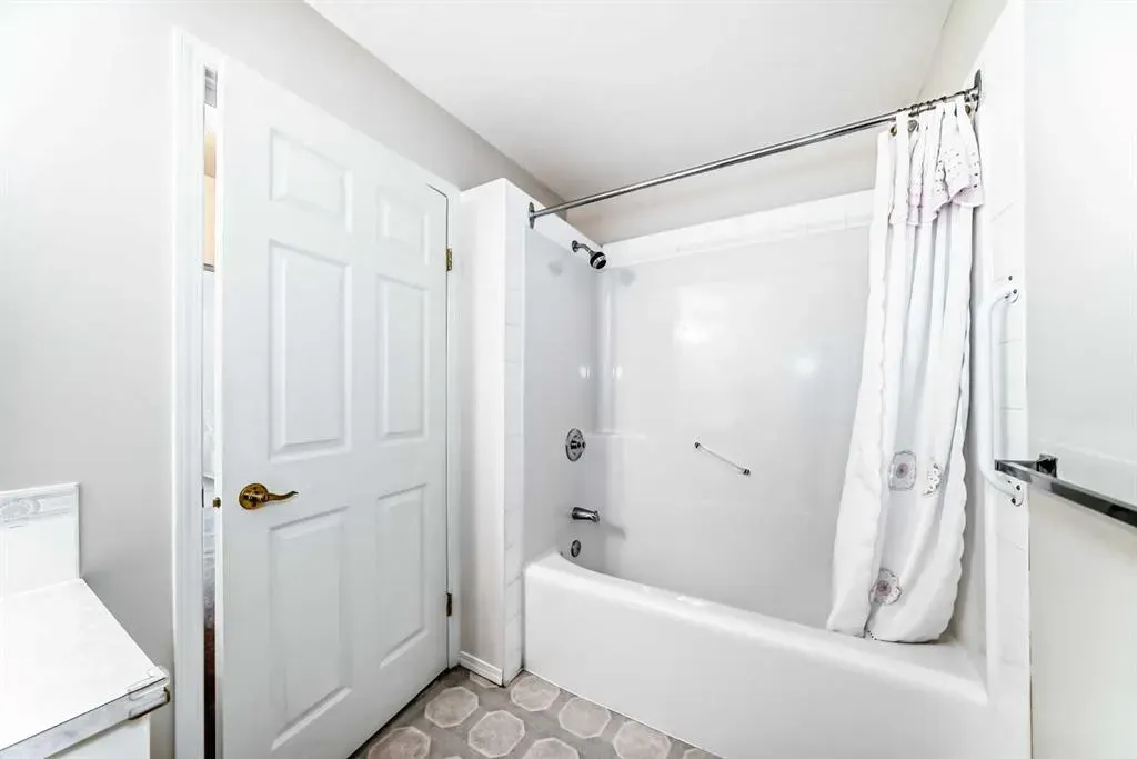 2850 51 Street SW, #112