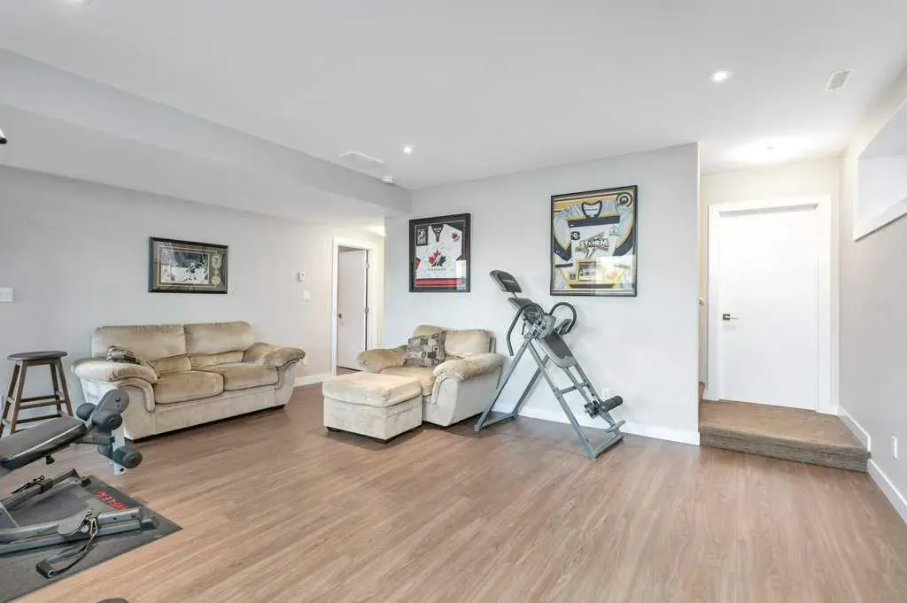187 Vancouver Crescent