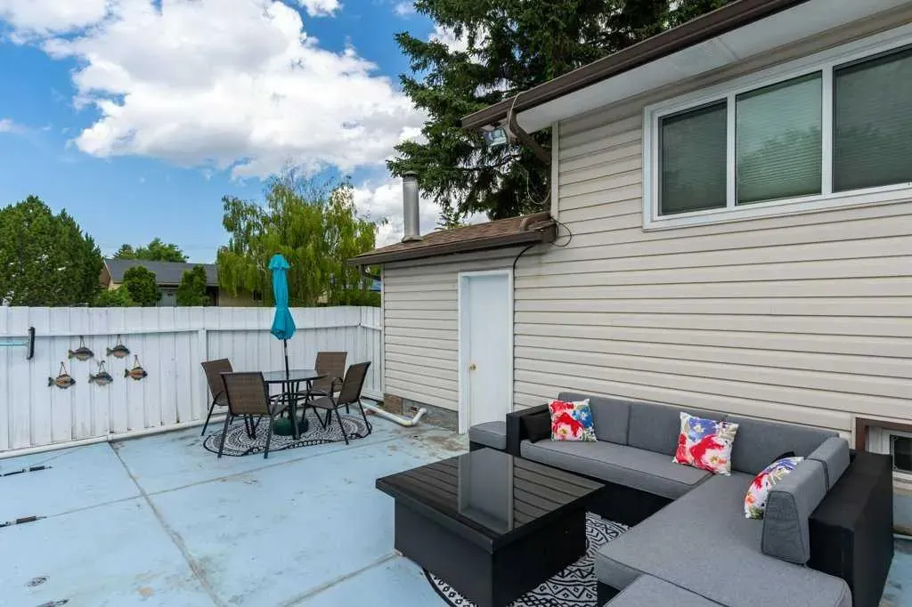 235 Allan Crescent SE