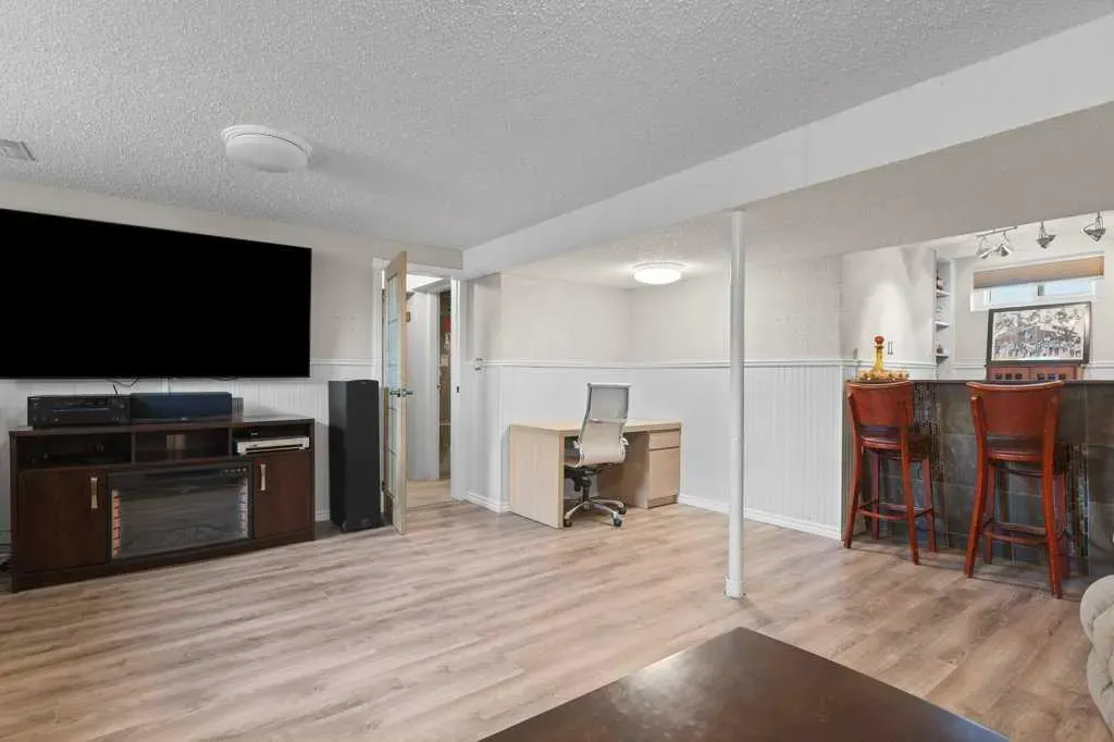 235 Allan Crescent SE