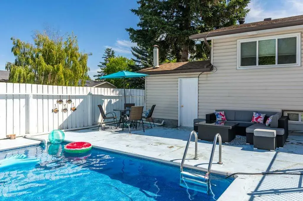 235 Allan Crescent SE