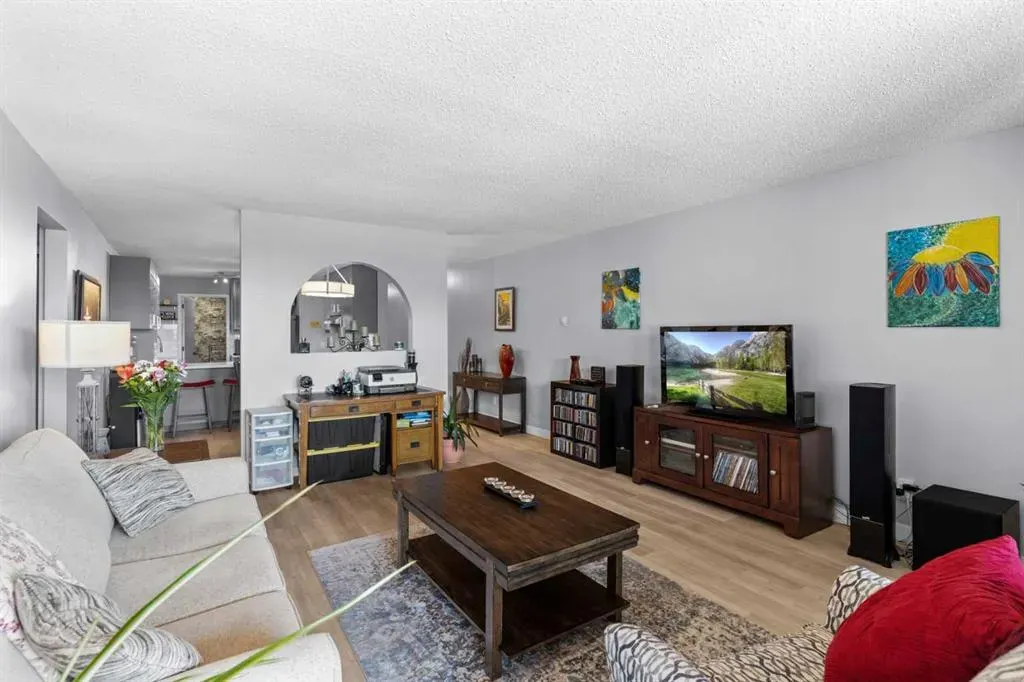 333 2 Avenue NE, #102