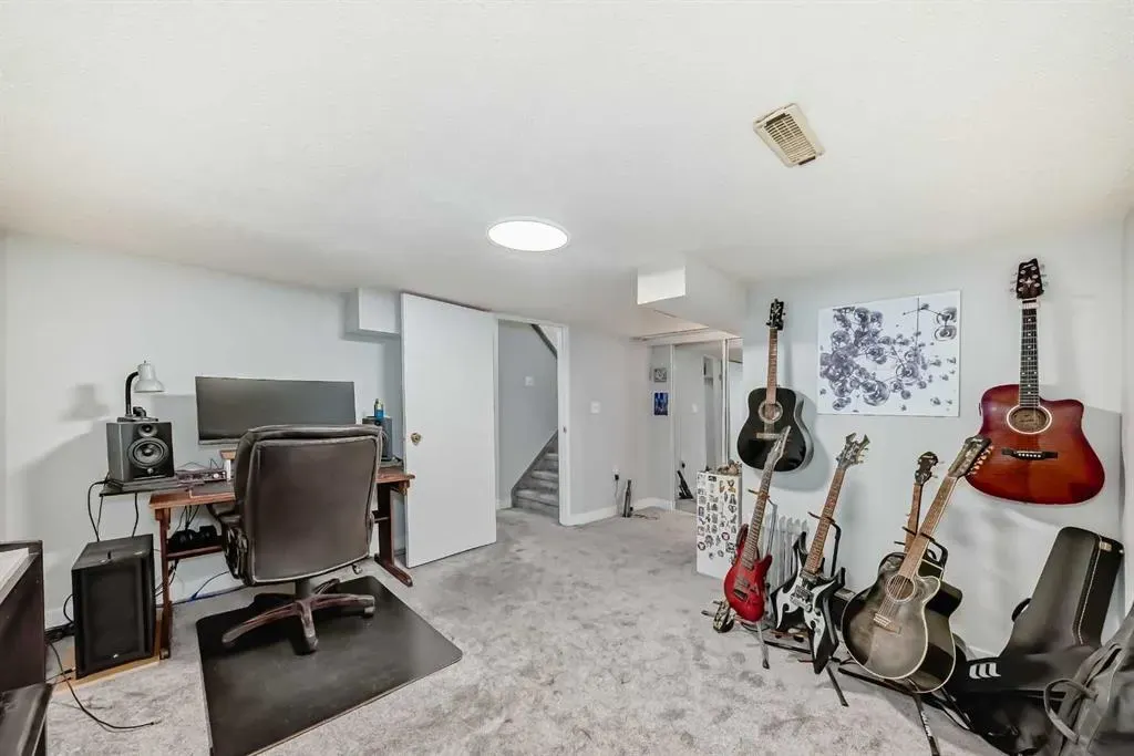 3315 Catalina Boulevard NE