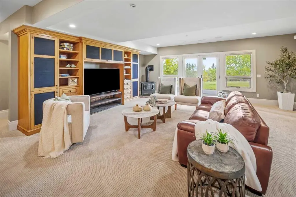 15 Escarpment Park