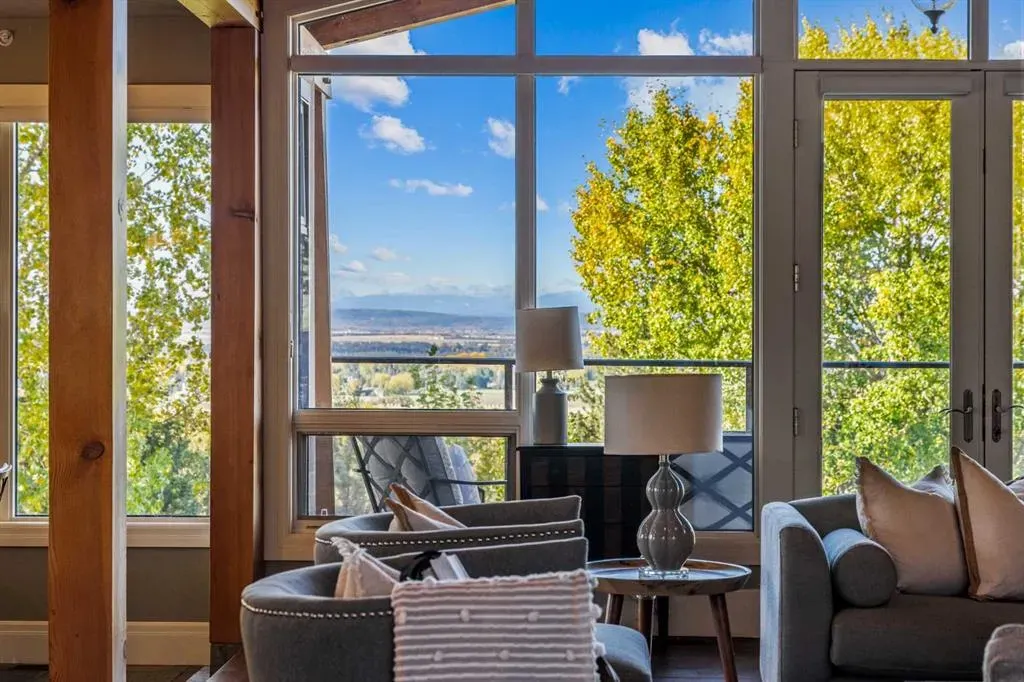 15 Escarpment Park