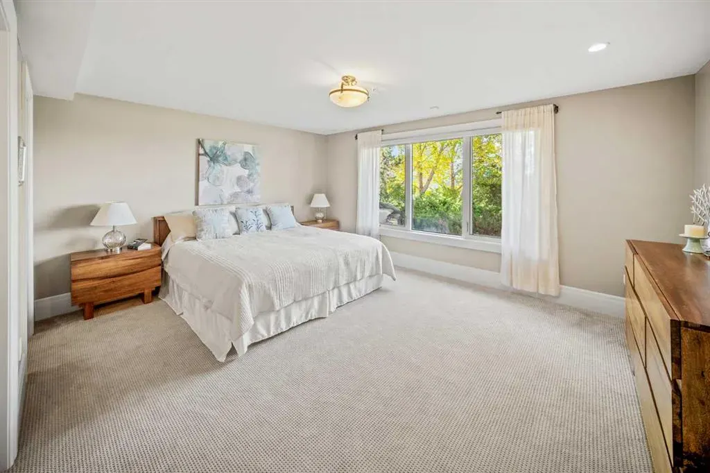 15 Escarpment Park