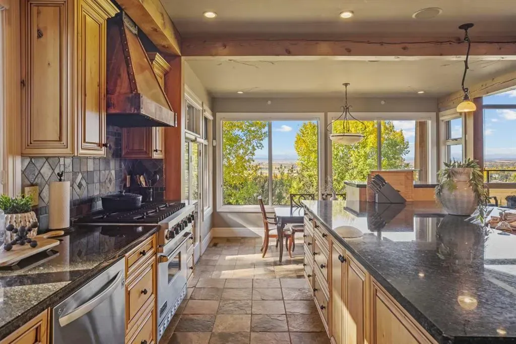 15 Escarpment Park