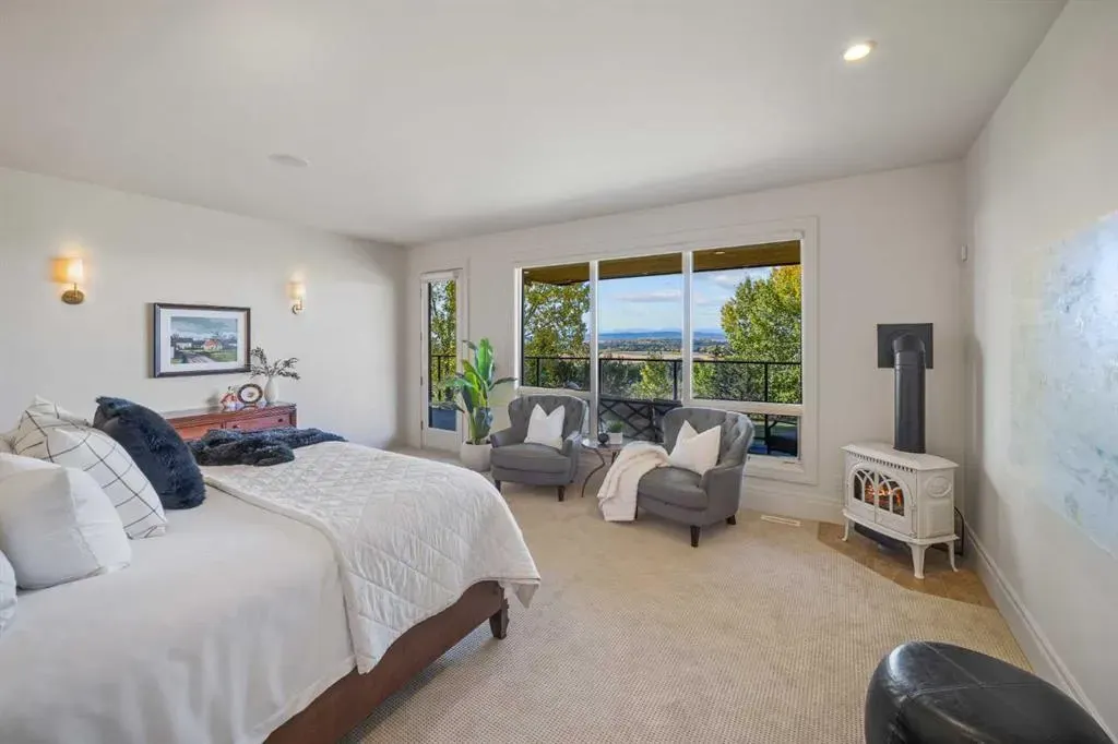 15 Escarpment Park