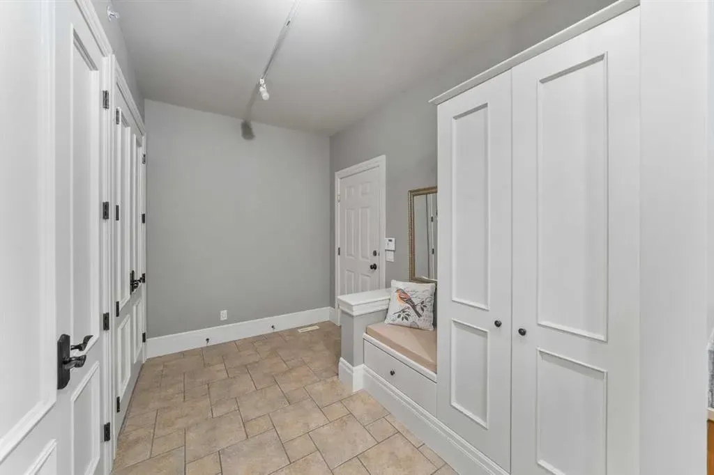 15 Escarpment Park