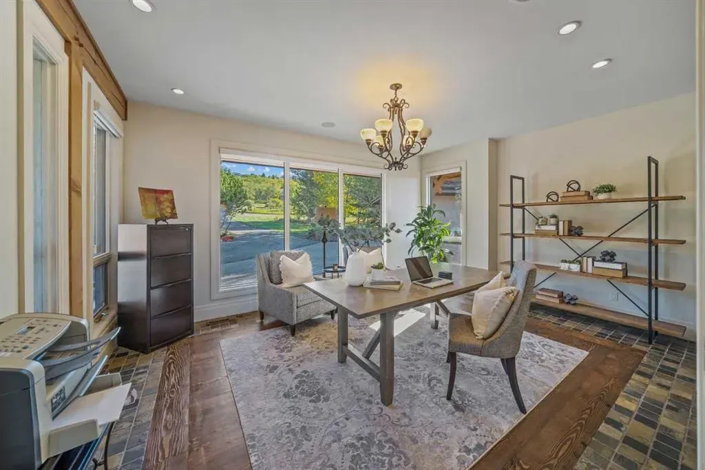 15 Escarpment Park