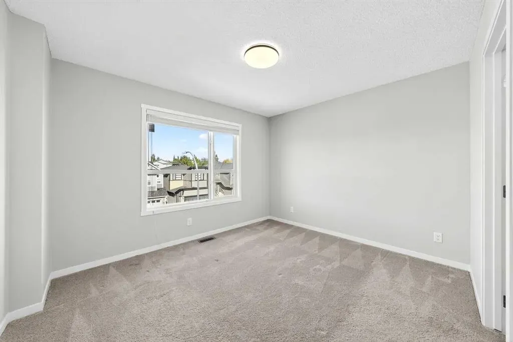 242 Harvest Hills Way NE