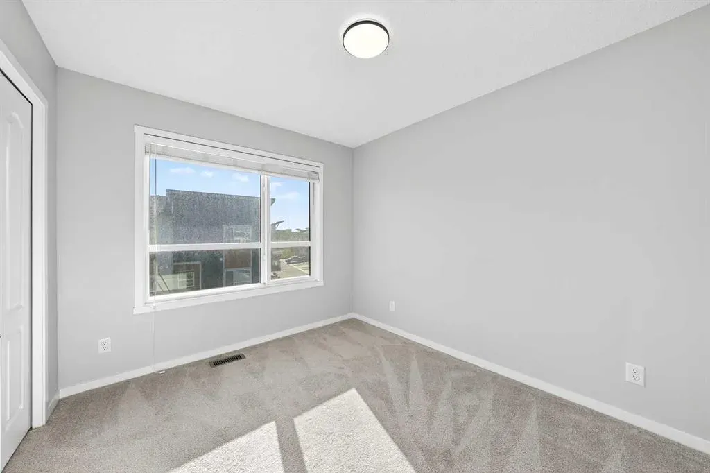 242 Harvest Hills Way NE