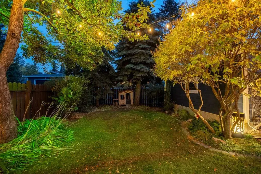 196 Lake Adams Crescent SE