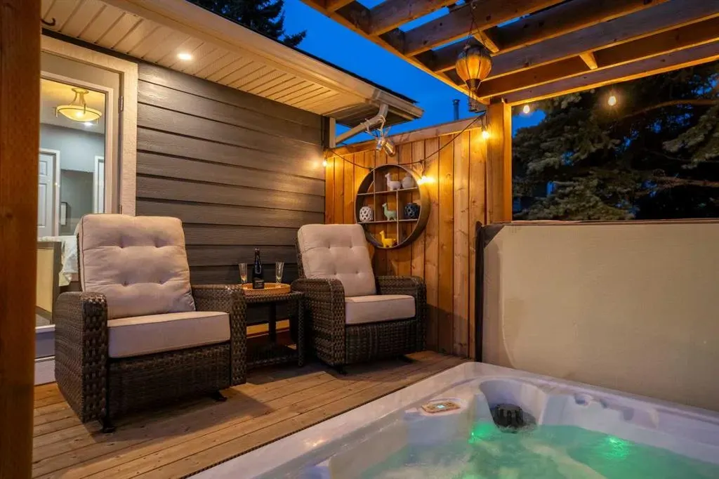 196 Lake Adams Crescent SE