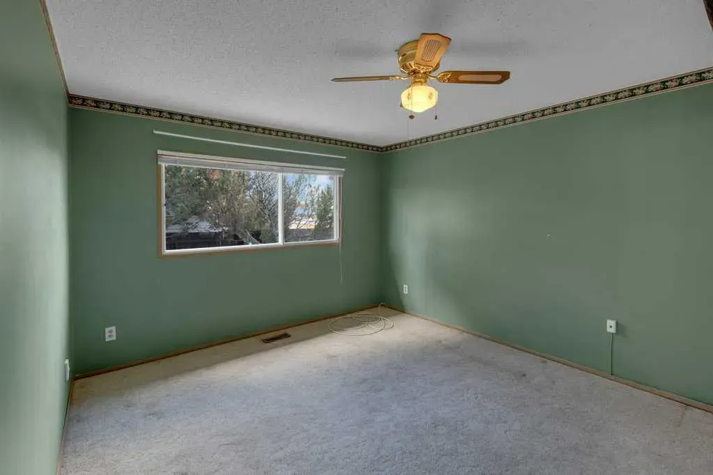 56 Spring Haven Close SE