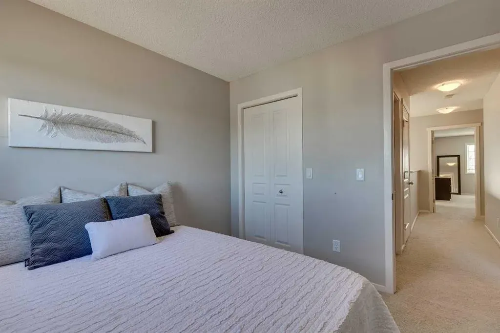 467 Mahogany Terrace SE