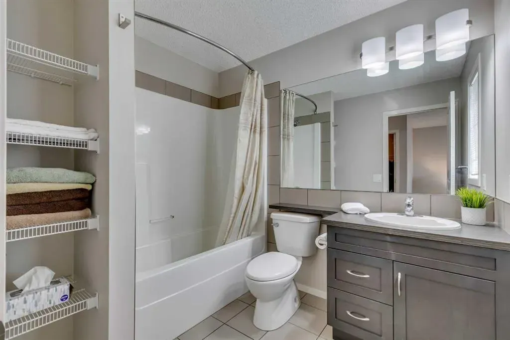 467 Mahogany Terrace SE