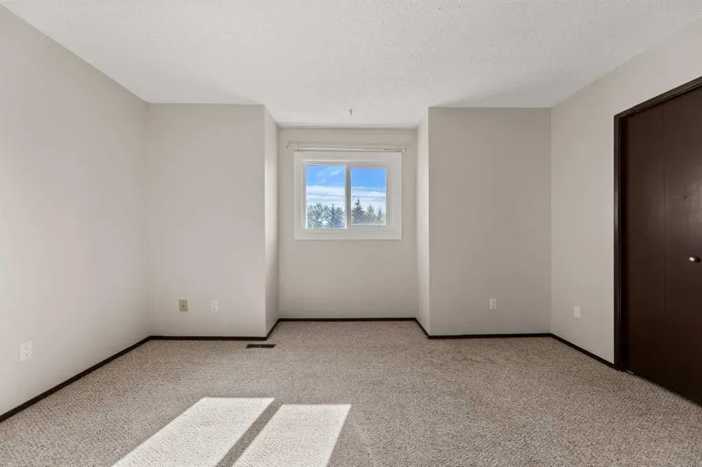1706 22 Avenue, #18
